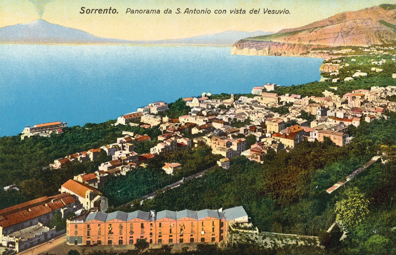 Sorrento, Panorama da S Antonio con vista del Vesuvio (colour photo) da Italian Photographer