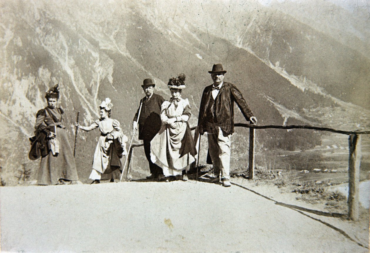 Turisti in montagna, Italia, c.1895 da Italian Photographer
