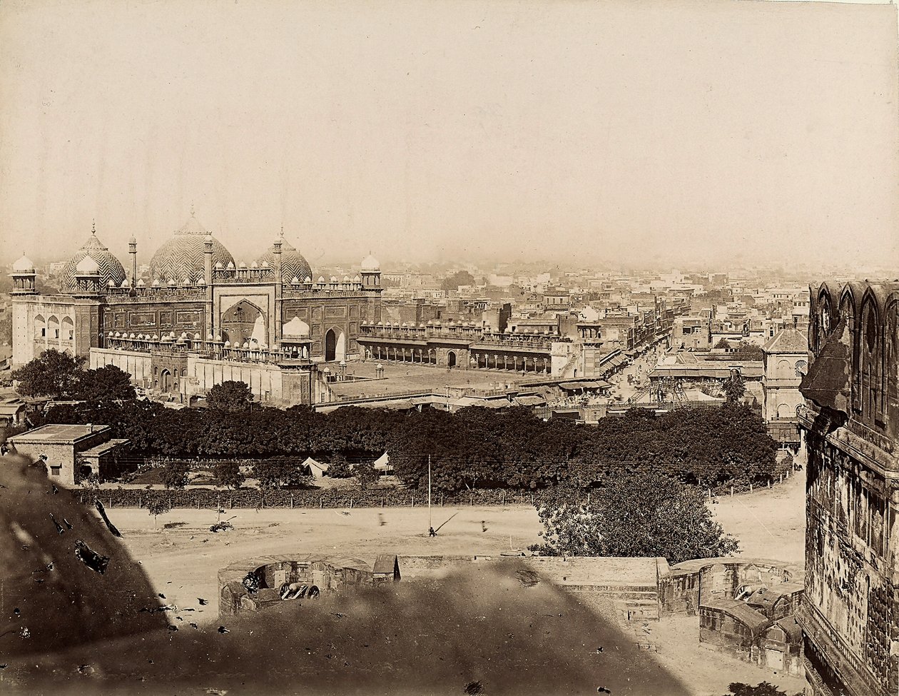 Veduta della città di Agra e della Moschea Moti (Forte di Agra), c.1890 da Italian Photographer