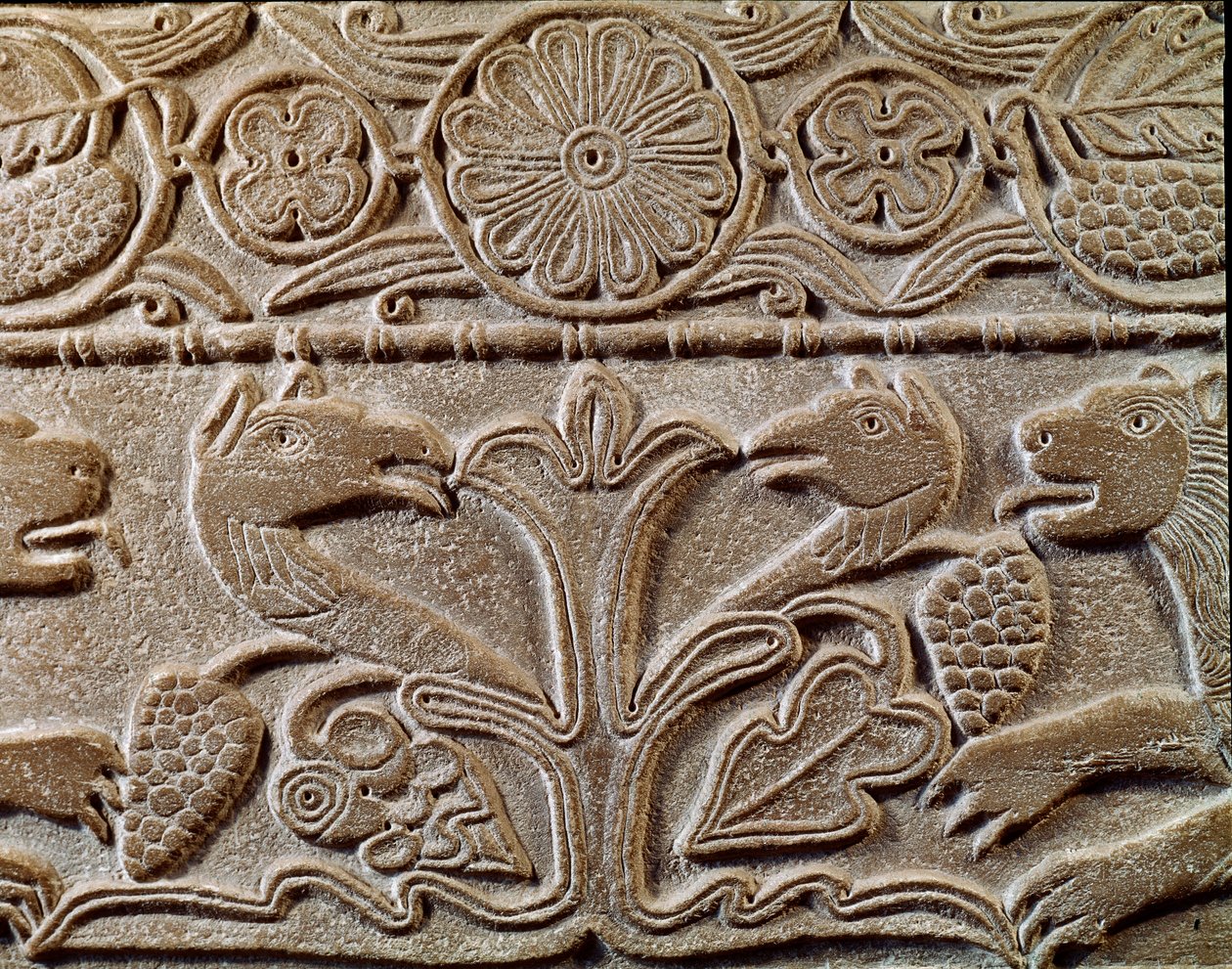 Archeologia del Medioevo. Arte barbarica della Lombardia: pluteo della Principessa Teodote, amante del Re Cuniperto detto il Pio. Dettaglio della lastra con grifoni, circa 720. Arte longobarda, marmo. Pavia da Italian School