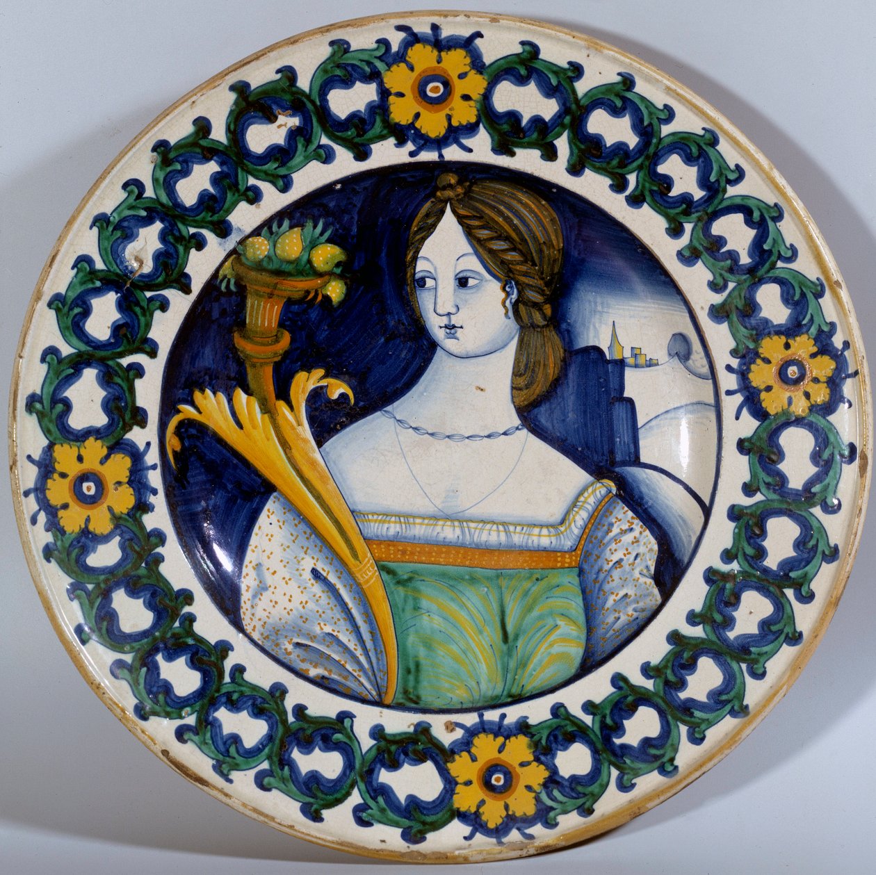 Piatto in ceramica di Deruta decorato con un ritratto di donna da Italian School