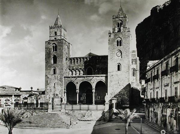 Esterno del Duomo, iniziato nel 1131 dal Re Ruggero II (m.1154) di Sicilia da Italian School