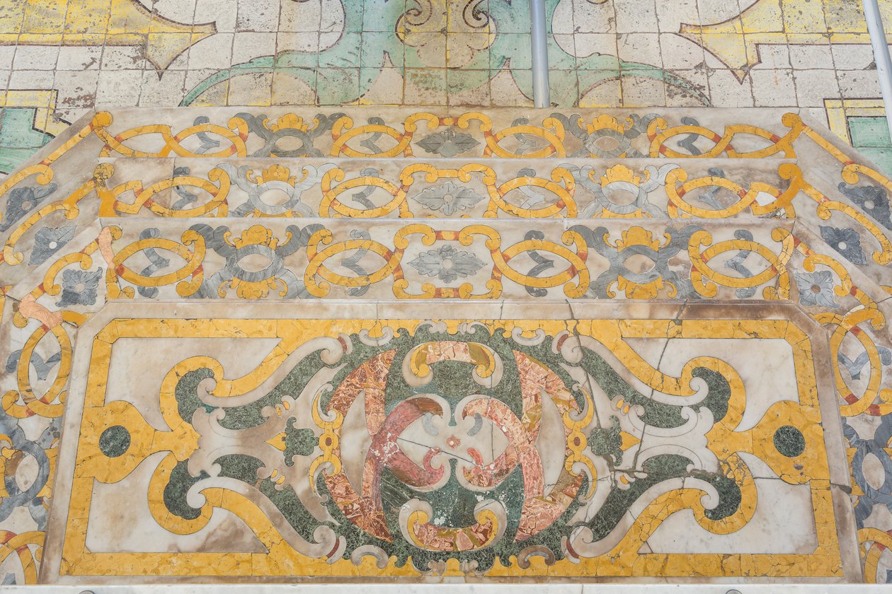 Altare maggiore, predella e pavimento da Italian School