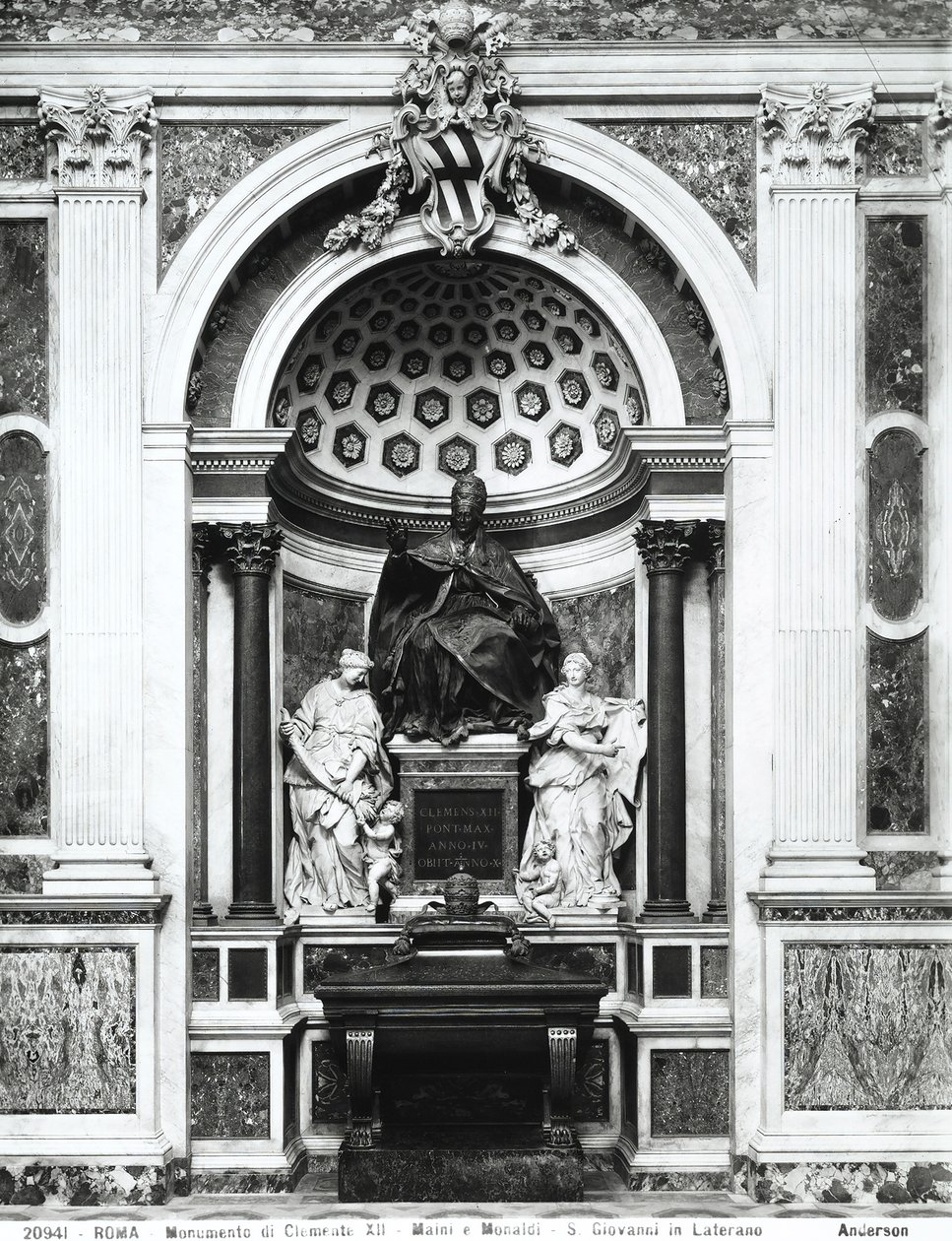 Monumento a Papa Clemente XII (1652-1740) con urna e colonne di porfido dal Pantheon, tra Temperanza (sinistra) e Prudenza (destra) nella Cappella Corsini da Italian School