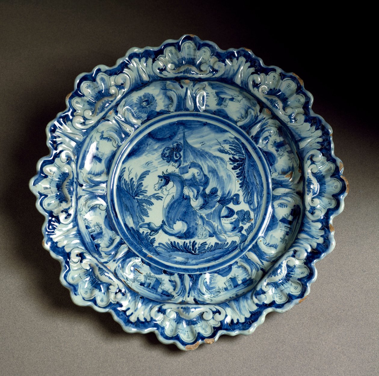 Piatto decorato con la figura di un cavaliere, ceramica, manifattura di Savona da Italian School