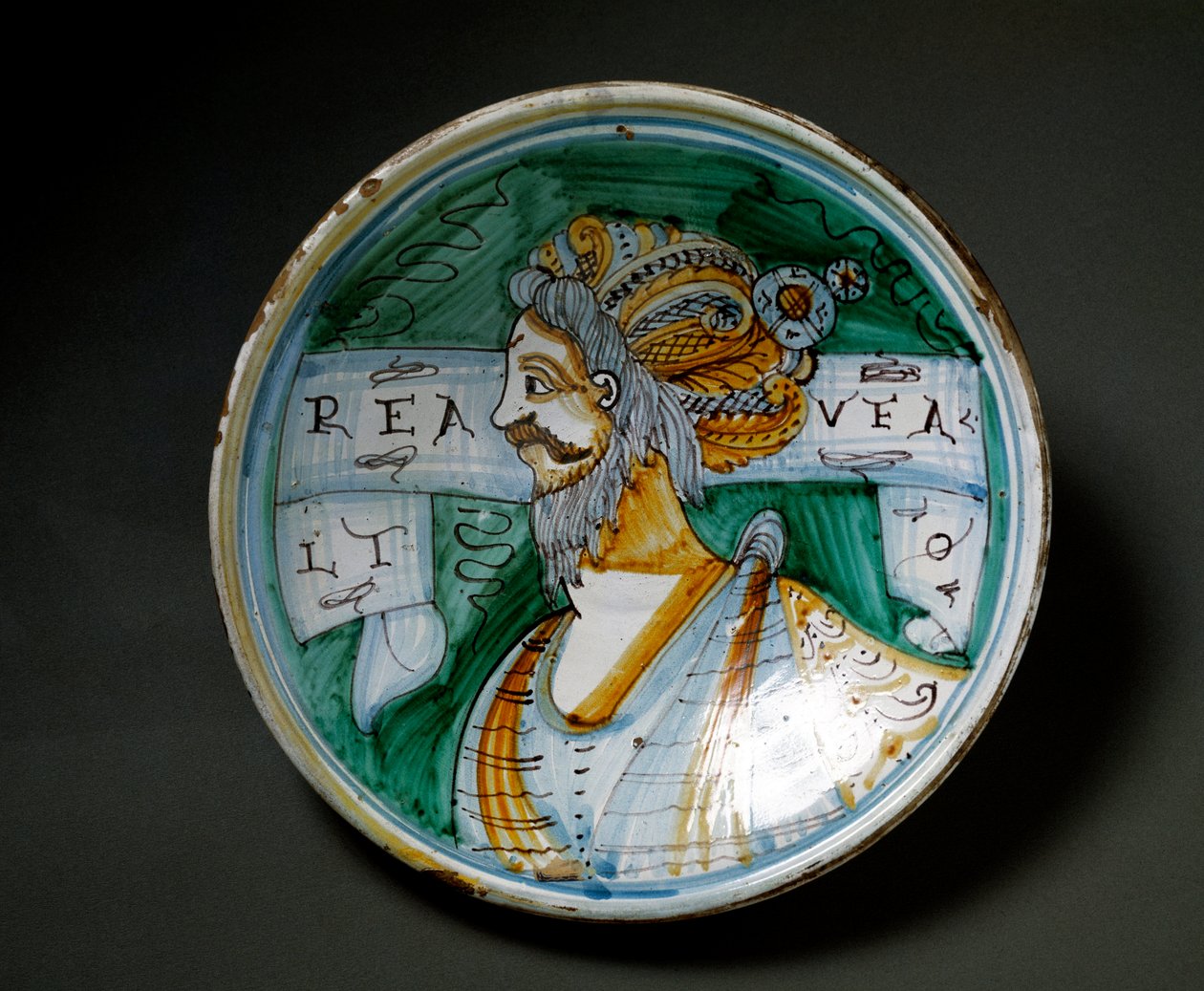 Ritratto di un uomo con turbante, piatto in ceramica prodotto a Viterbo, Italia. XVII secolo. Firenze, Museo Nazionale del Bargello da Italian School