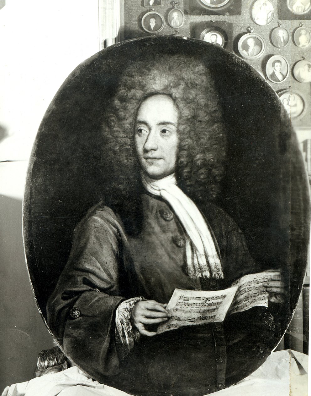 Ritratto del Compositore Tomaso Giovanni Albinoni (1671-1751) con uno Spartito da Italian School