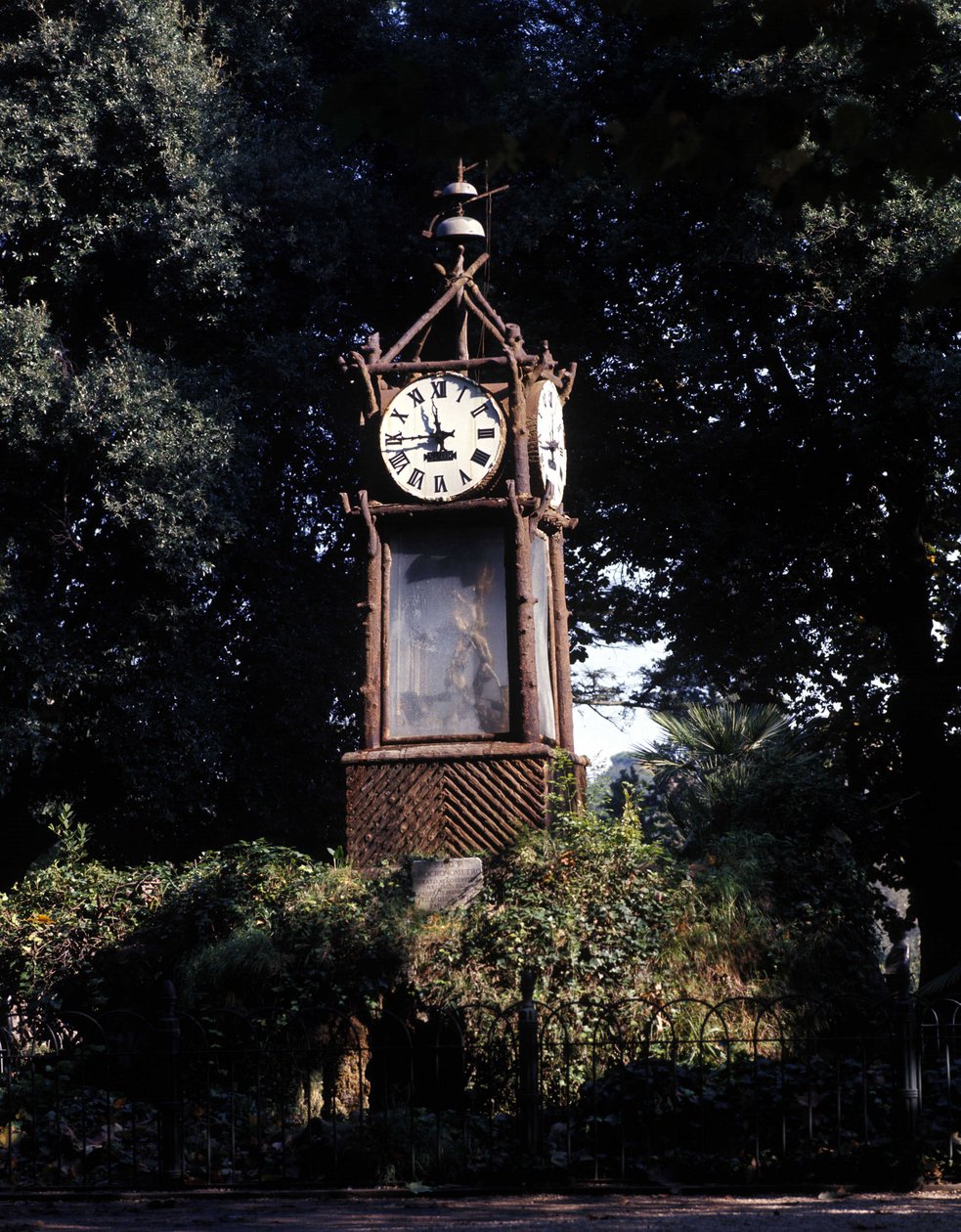 Roma, orologio ad acqua del Pincio (Villa Borghese) costruito nel 1867. Realizzato dal domenicano Giambattista Embriaco. da Italian School