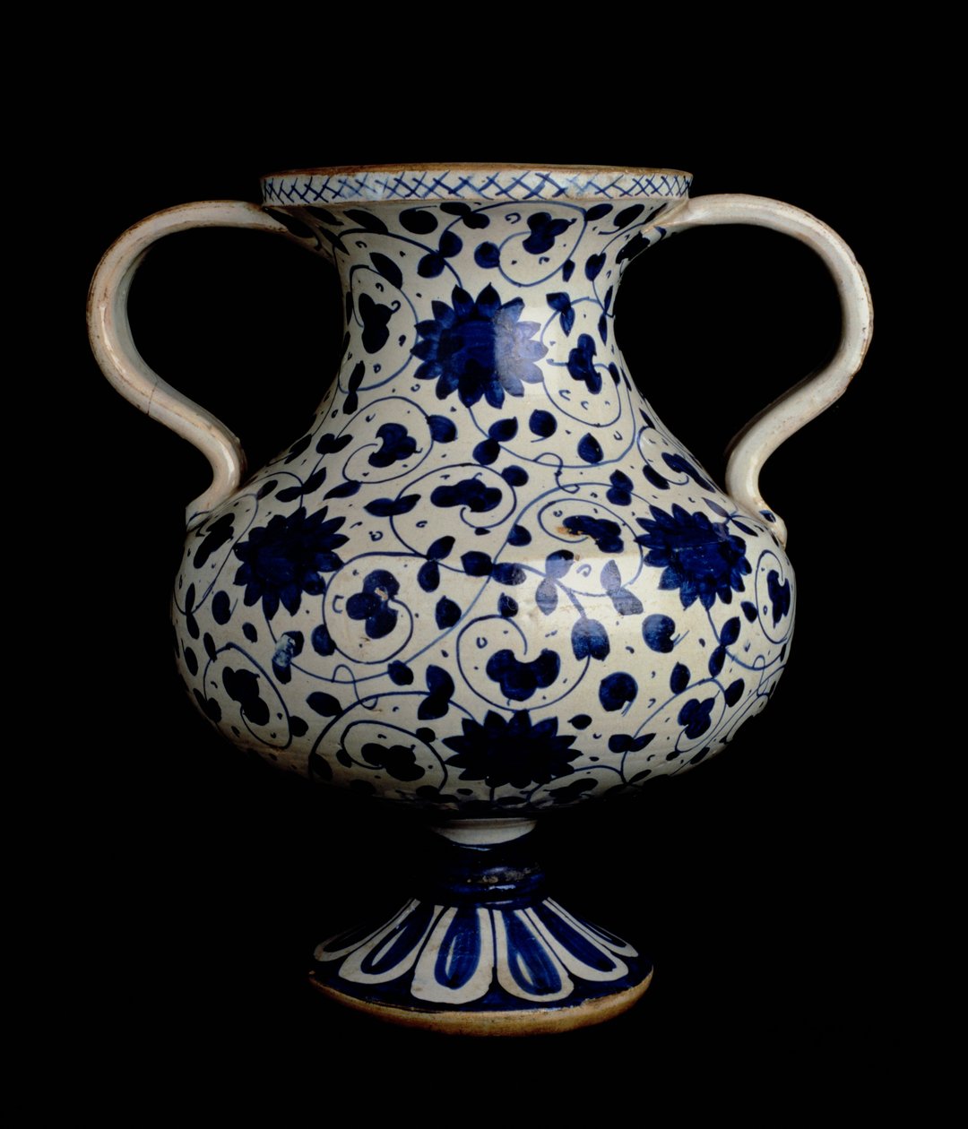 Vaso a balaustro a due manici in maiolica policroma con decorazione blu e bianca, italiano, realizzato a Deruta, inizio XVI secolo (ceramica) da Italian School