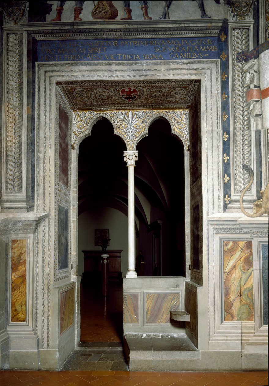 Vista di una finestra della Sala dei Gigli costruita nel 1299-1314 da Italian School