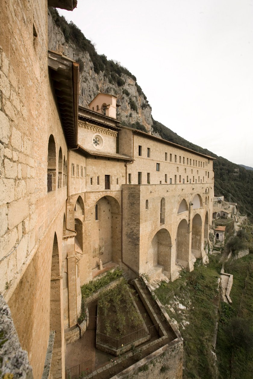 Veduta del Monastero di San Benedetto (Sacro Speco) costruito dal XII secolo, Subiaco (Roma), Italia da Italian School