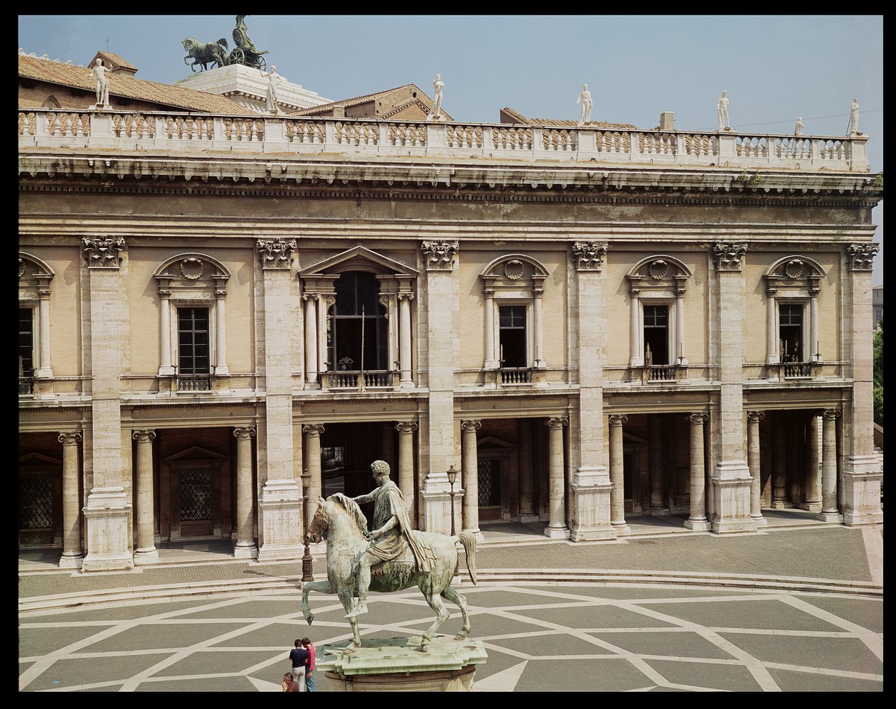 Veduta del Palazzo Nuovo e della statua equestre di Marco Aurelio (121-180 d.C.) da Italian School