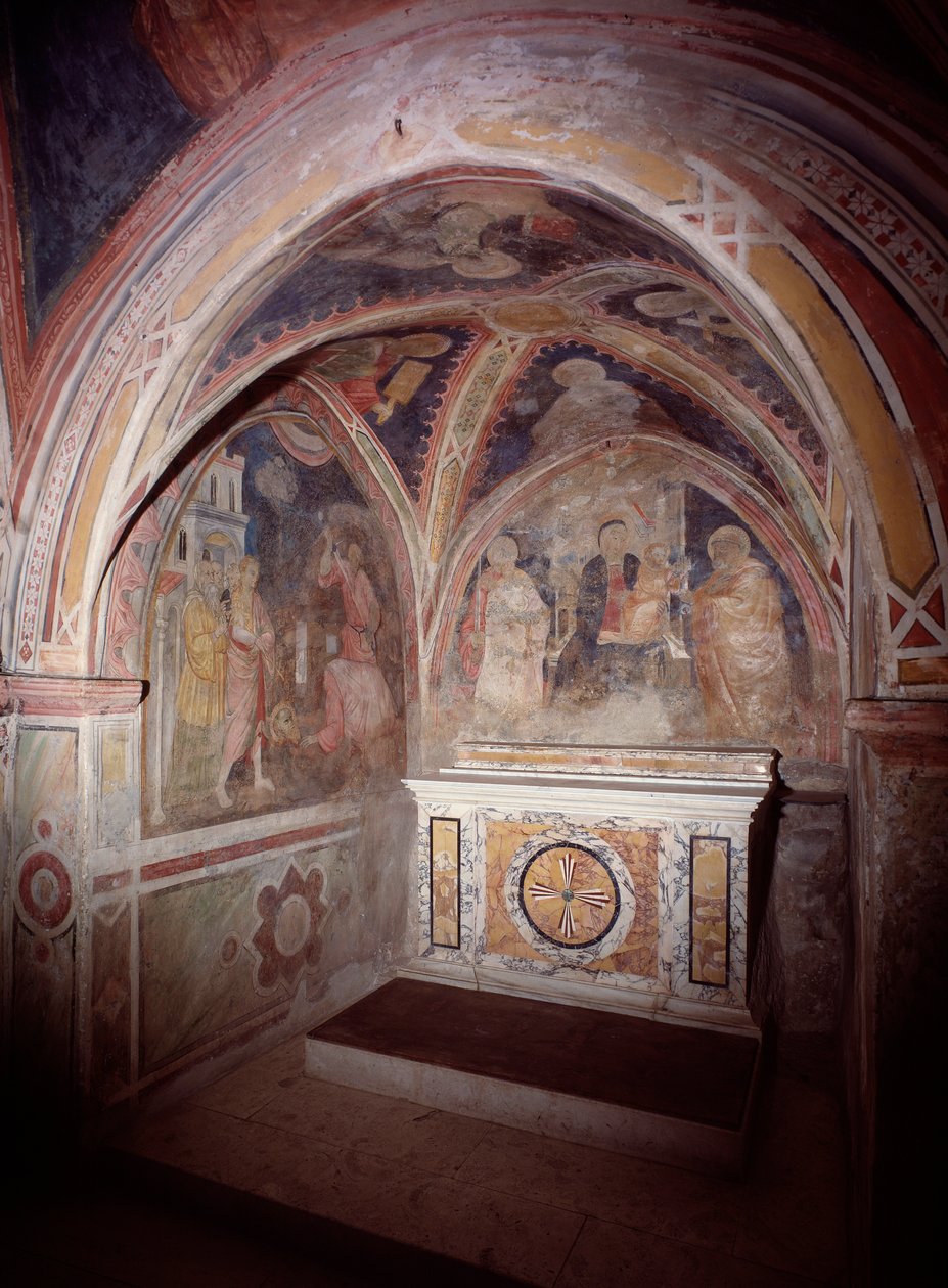 Veduta del presbiterio della chiesa superiore con l