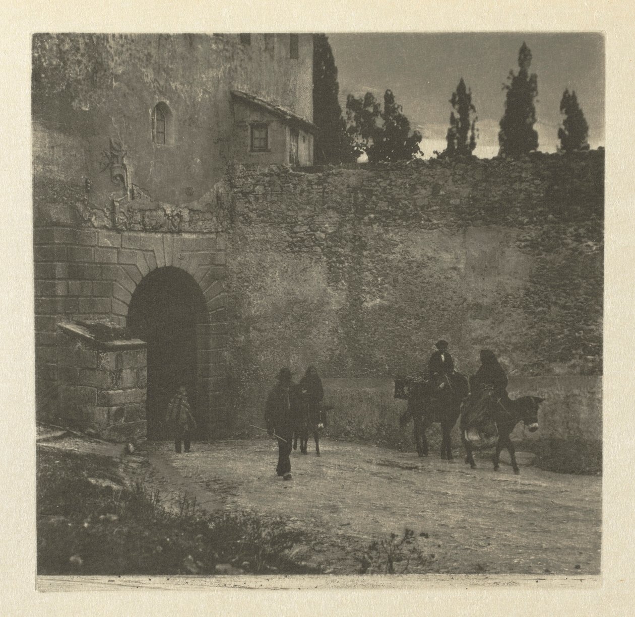 Camera Work: Un portale - Segovia, 1914 da J. Craig Annan