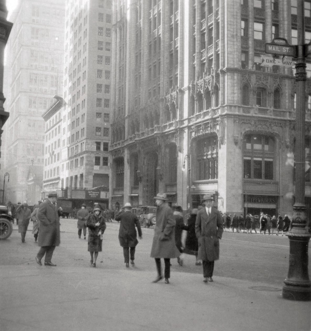 Lower Broadway, New York City, USA, XX secolo da J. Dearden Holmes