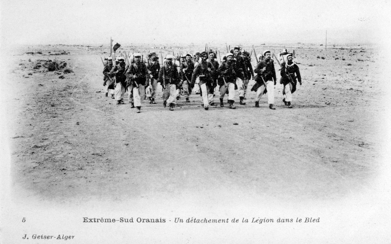 Un distaccamento della Legione Straniera Francese nel deserto del Sahara, Algeria, c1905 da J. Geiser