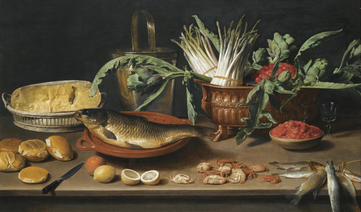 Natura morta con un pesce su un piatto di terracotta, mazzi di asparagi, carciofi e ciliegie in un piatto smerlato, insieme a mezzo formaggio in un cestino, panini, fraises de bois, limoni, arance e granchi disposti su un piano di lavoro da Jacob Van Es