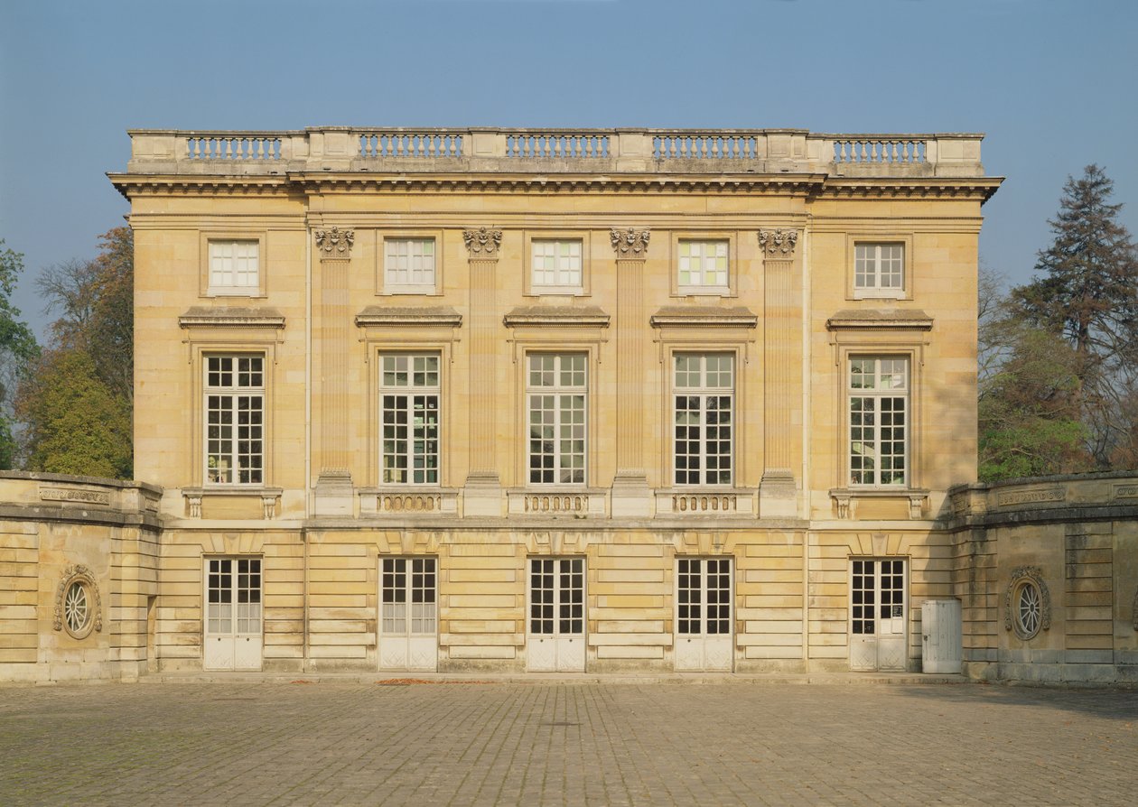 Veduta della Facciata del Cortile del Petit Trianon, costruito 1762-64 da Jacques Ange Gabriel