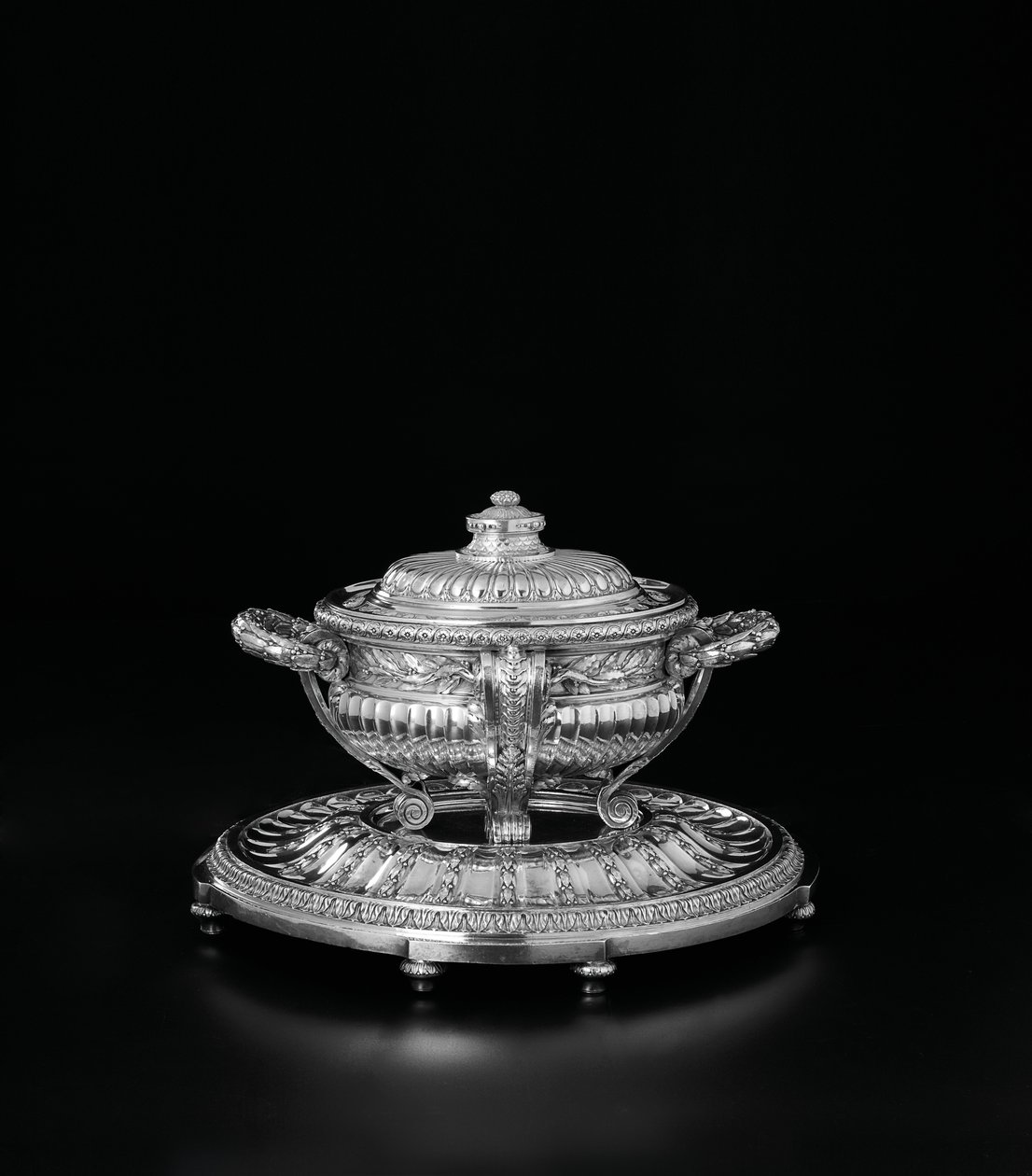 Zuppiera di Luigi XV, coperchio e supporto dal servizio Orloff, 1770 da Jacques Nicolas Roettiers