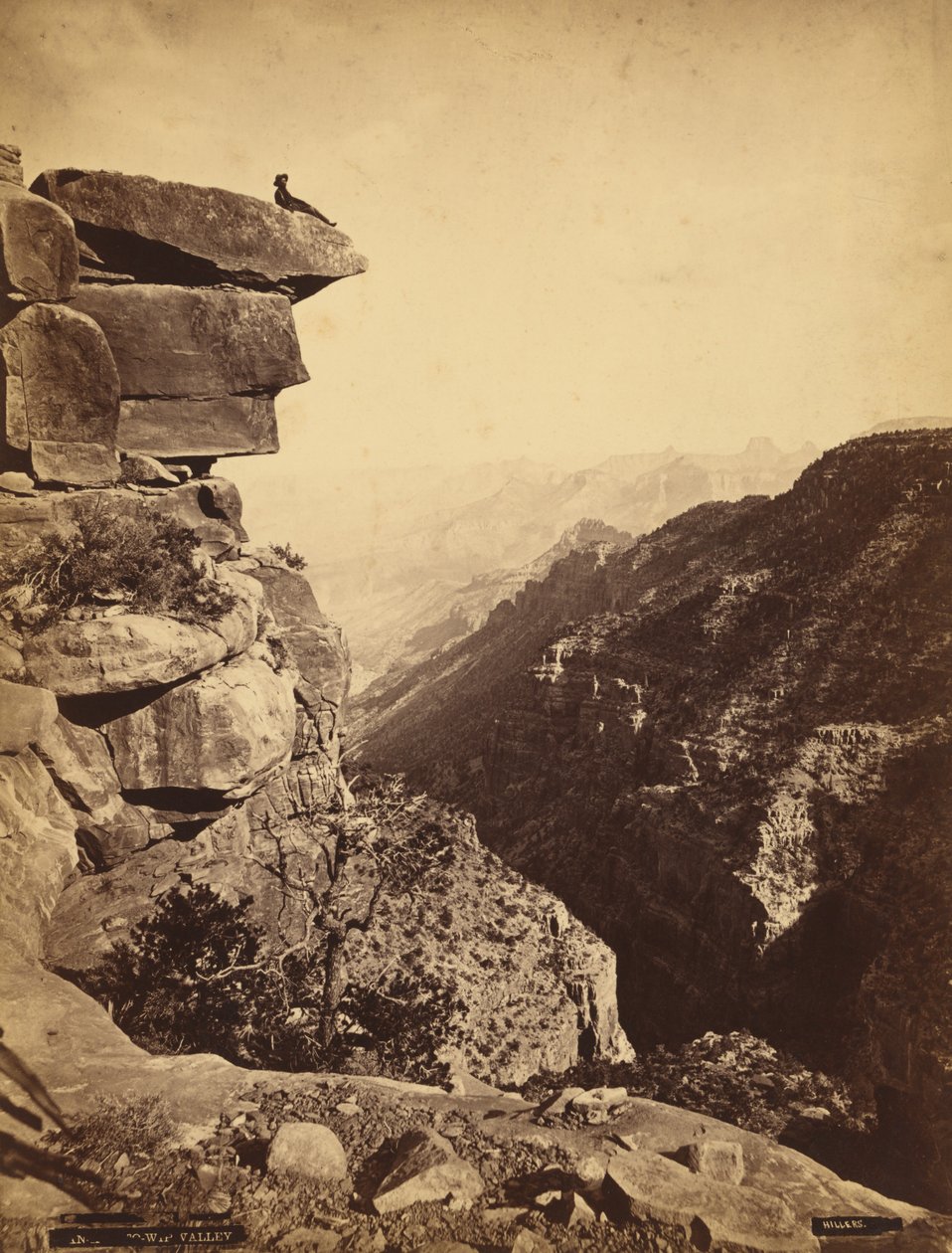 Valle di Mukuntuweap (Zion Canyon), Utah da James H. Fennemore