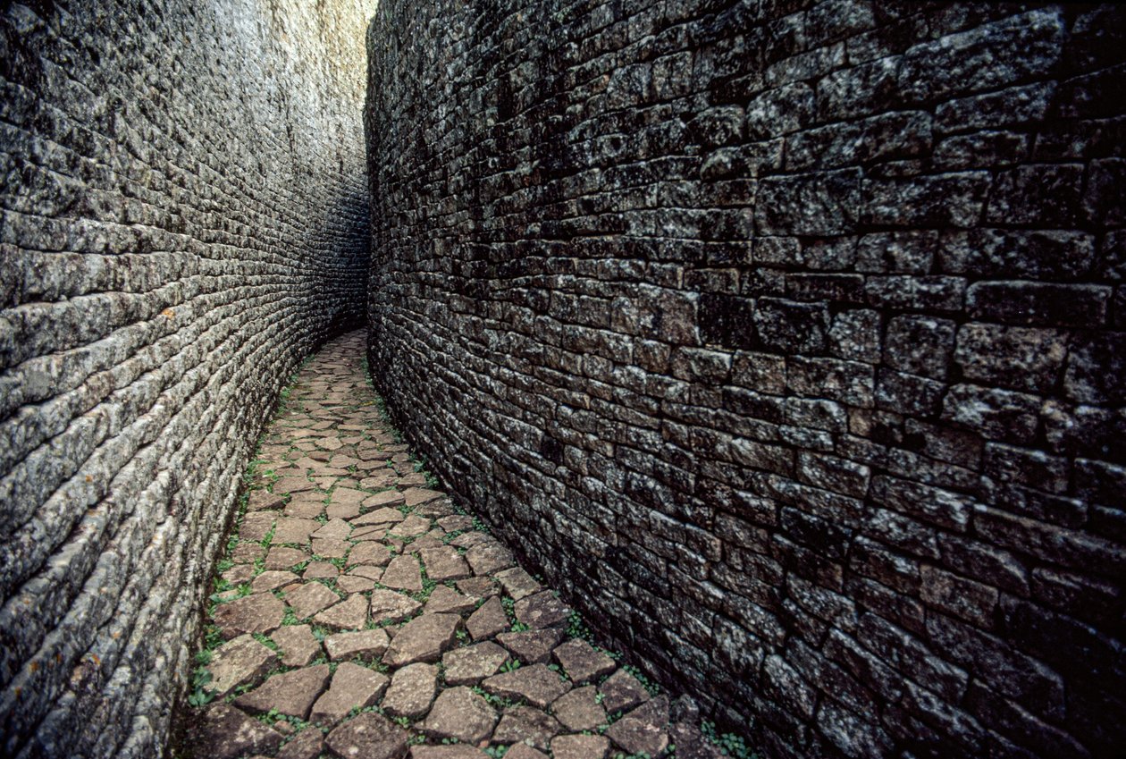 Le rovine del Grande Zimbabwe furono costruite tra il 1250 d.C. da James L Stanfield
