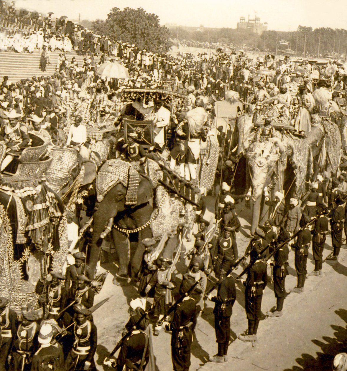 Il grande corteo del Durbar, Delhi, India. 1903 (foto) da James Ricalton