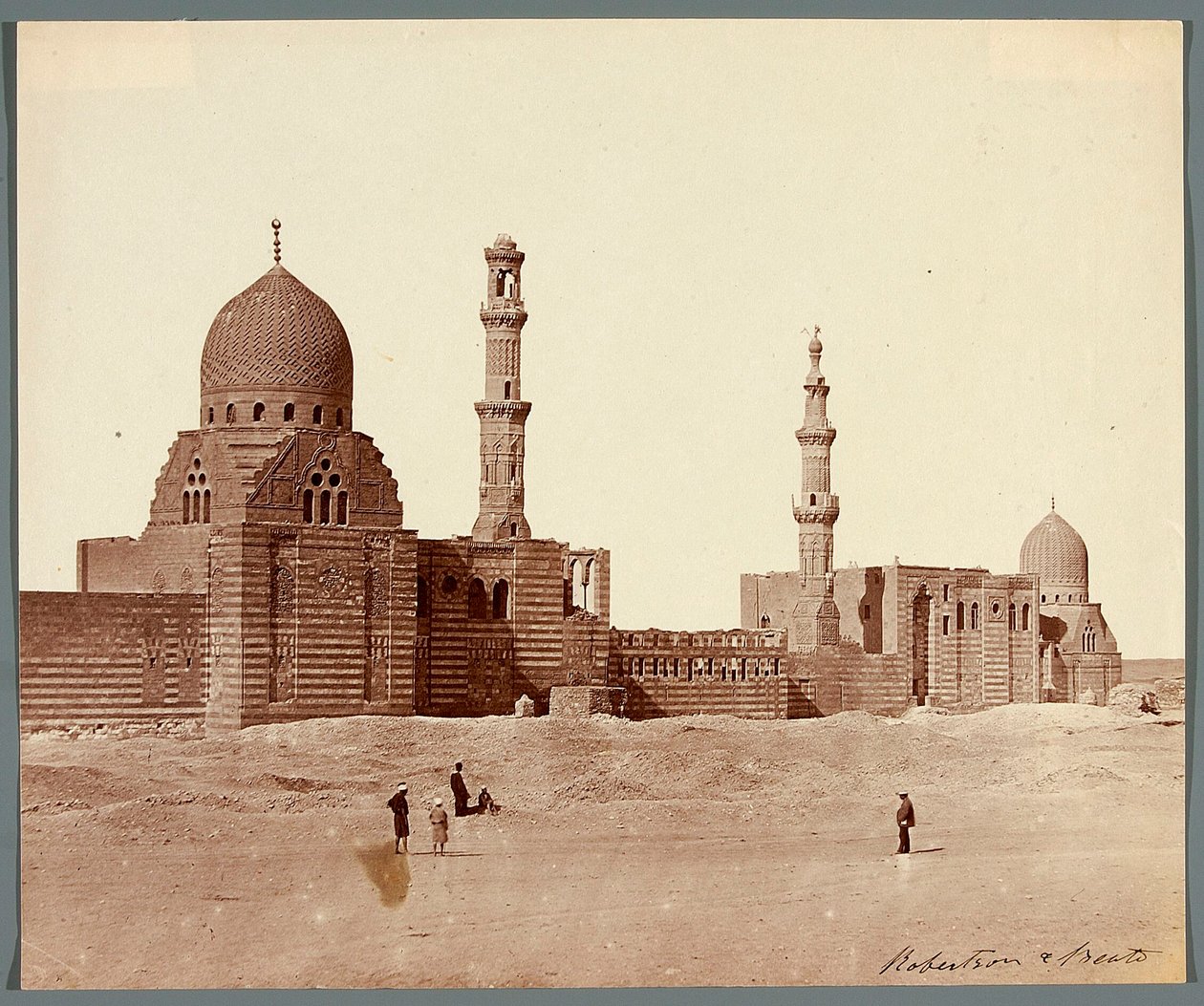 Egitto. Il Cairo. Due complessi religiosi funerari nella Necropoli Settentrionale: del sultano mamelucco Inal (metà XV secolo) [a destra] e dell