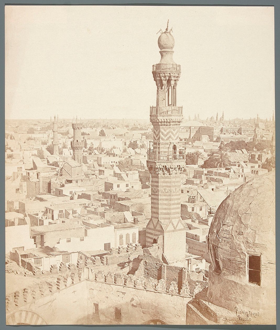 Egitto. Il Cairo. Veduta dalla madrasa - mausoleo dell
