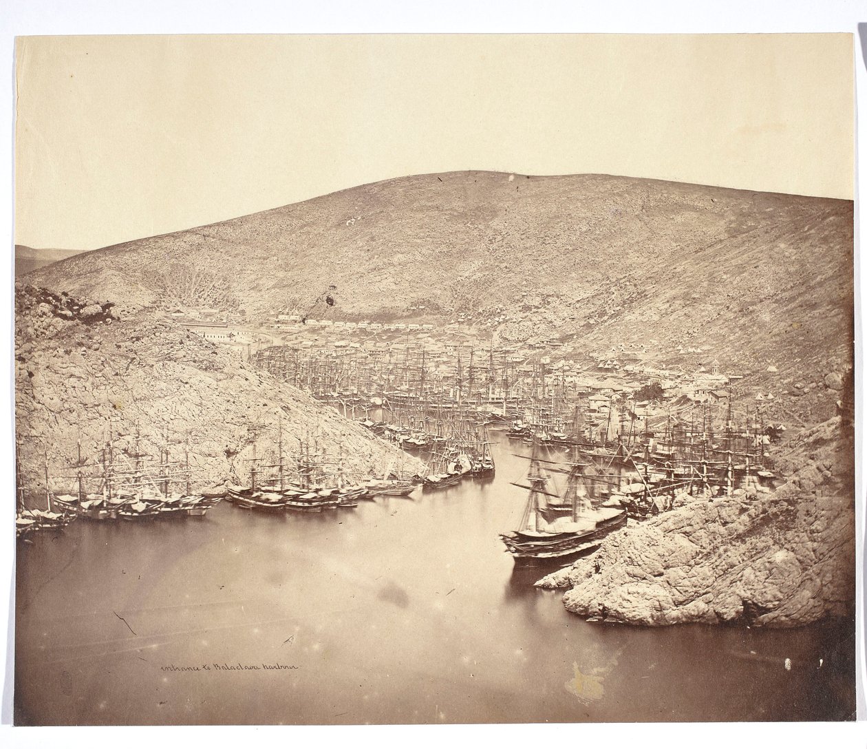 «Ingresso nel porto di Balaklava» da James Robertson