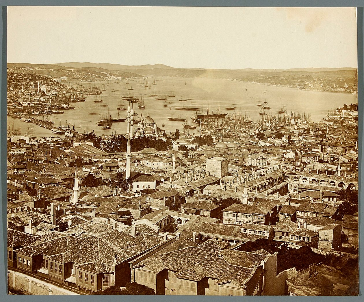 «Il Bosforo» [Istanbul. Panorama della città - vista in direzione dello stretto del Bosforo] da James Robertson