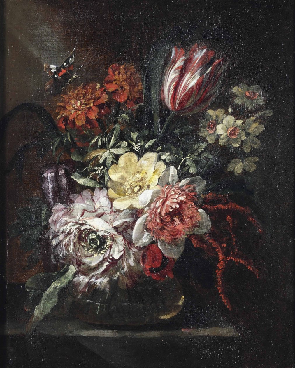 Un tulipano, rose, narcisi e altri fiori in un vaso di vetro, una farfalla in alto, il tutto su un tavolo parzialmente drappeggiato da Jan Baptist Morel