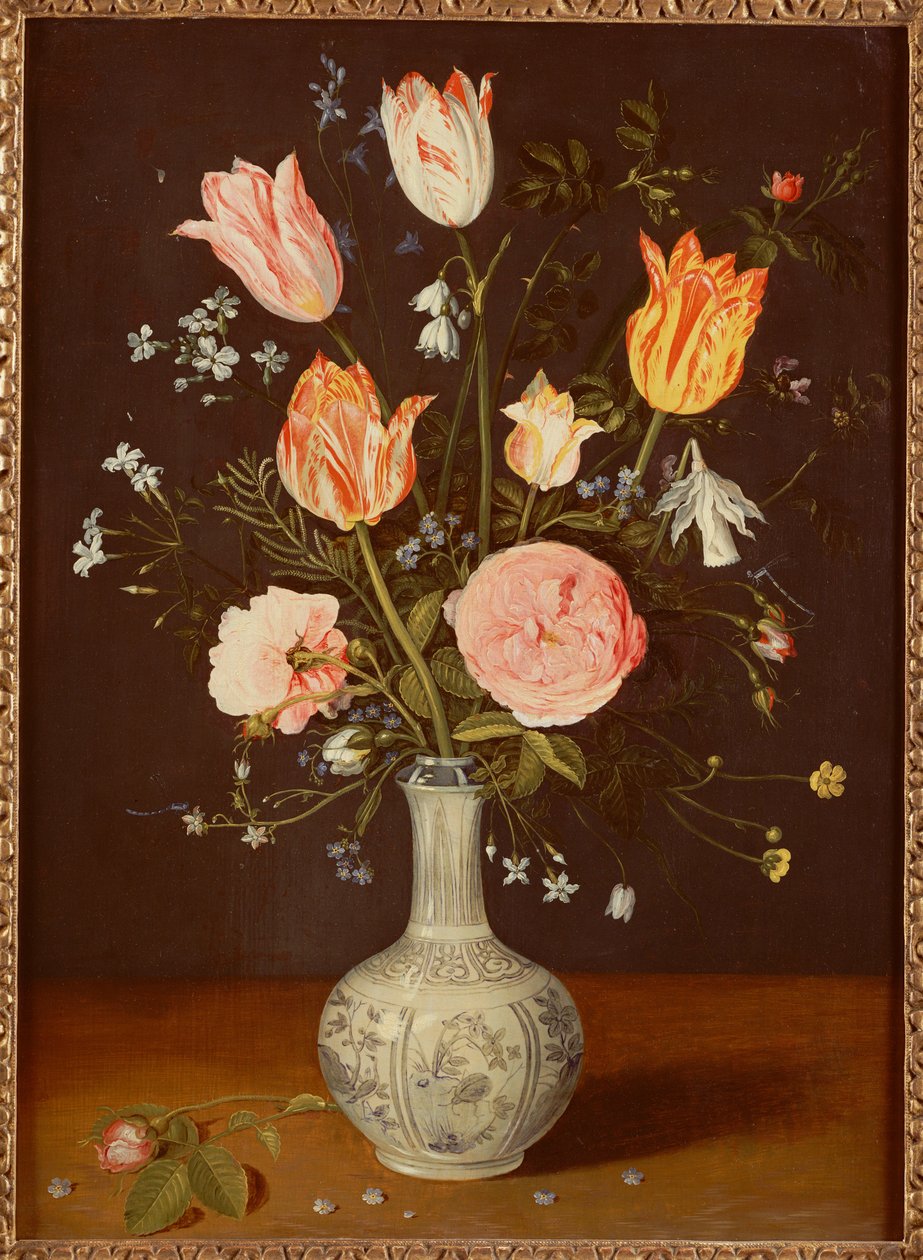 Tulipani, rose, non ti scordar di me e altri fiori in un vaso blu e bianco della tarda dinastia Ming da Jan Brueghel the Elder
