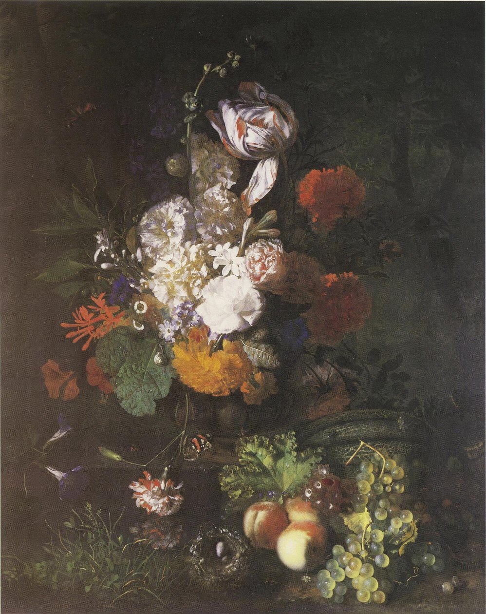 Pezzo floreale con frutta e zolle d