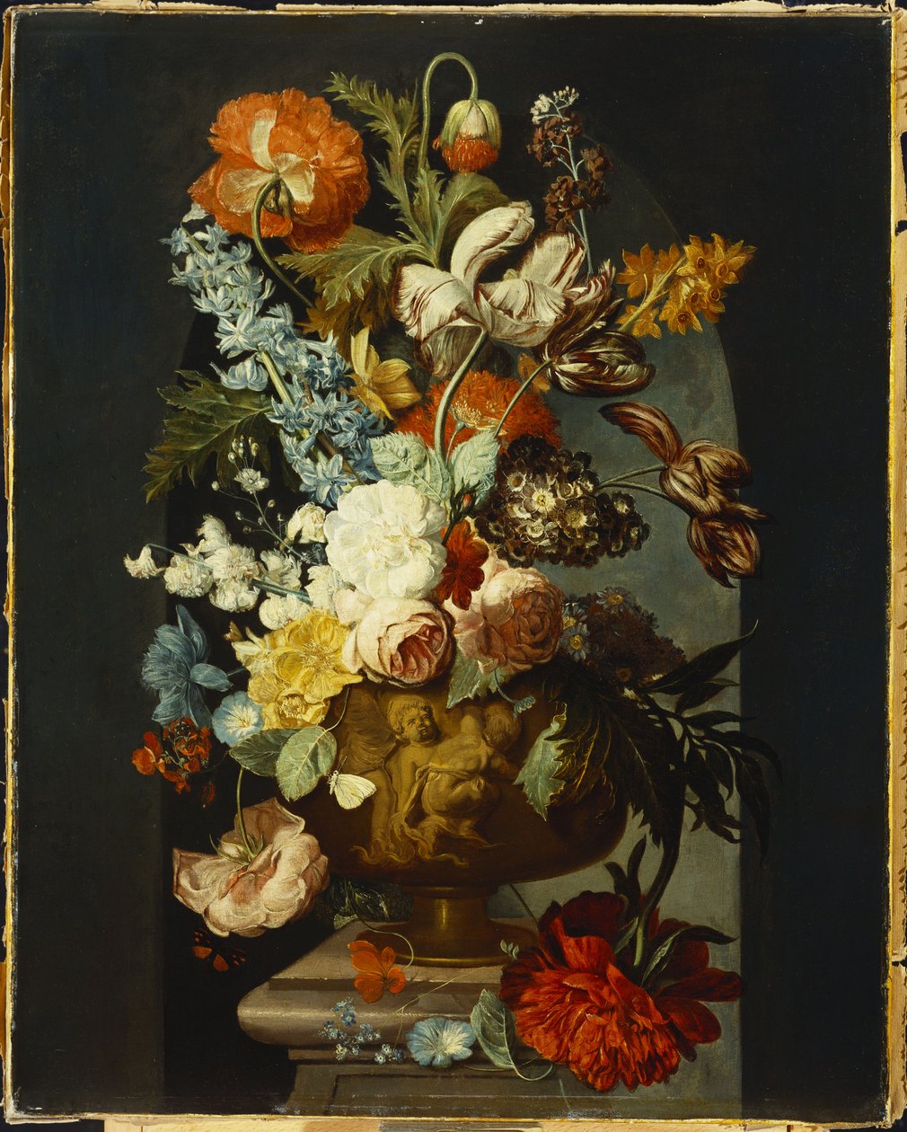Tulipani, rose, giacinti, auricole e altri fiori in un