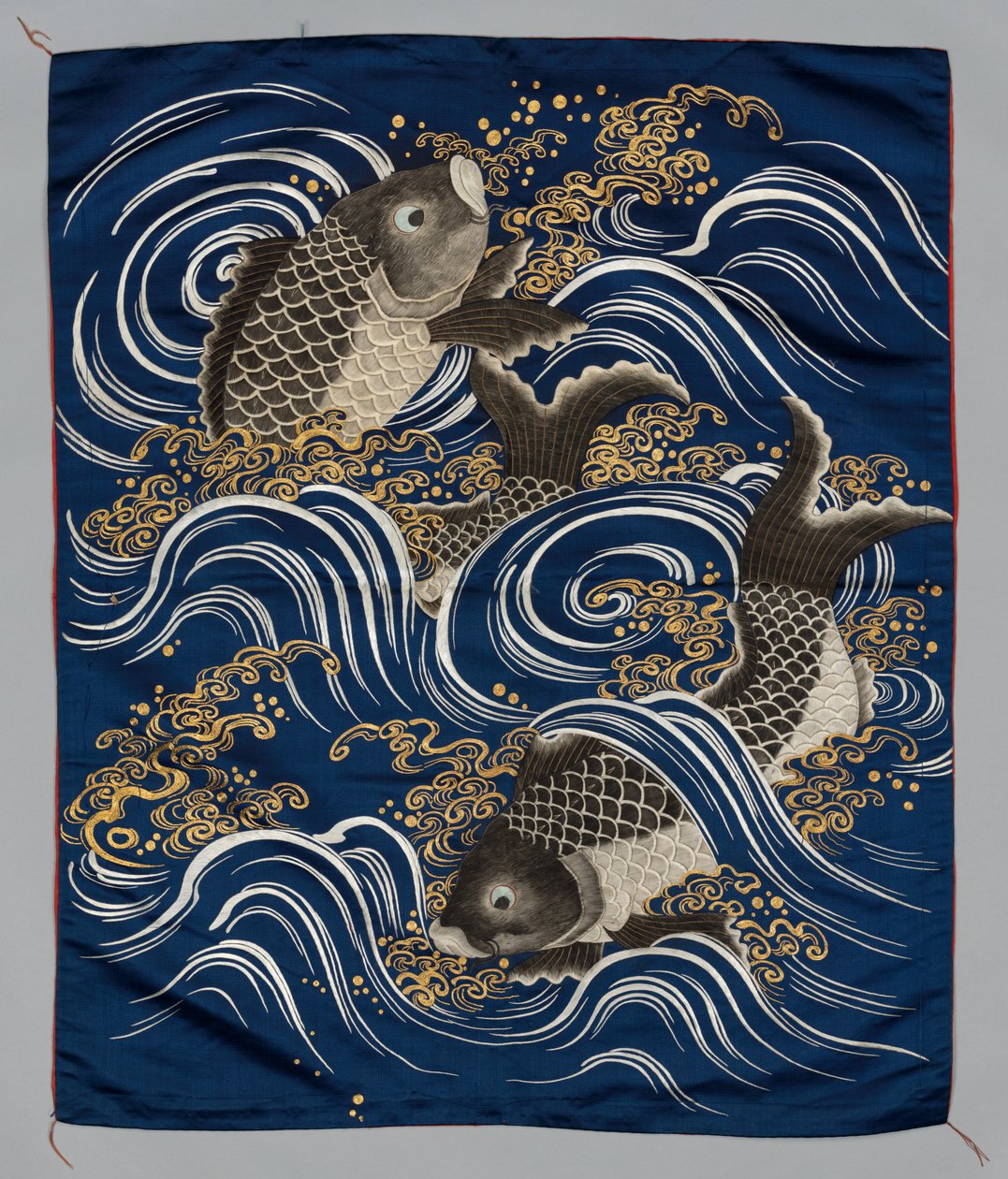 Copertura regalo (Fukusa) con carpa nelle onde da Japan, Meiji period