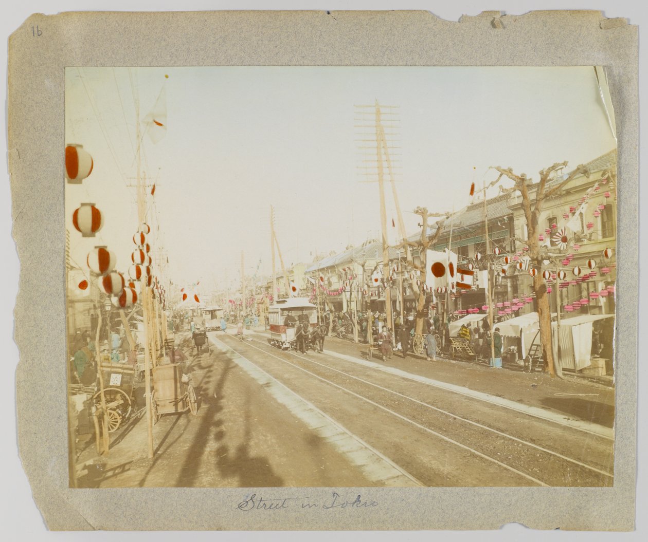 Una strada a Tokyo, Giappone (foto colorata a mano) da Japanese Photographer