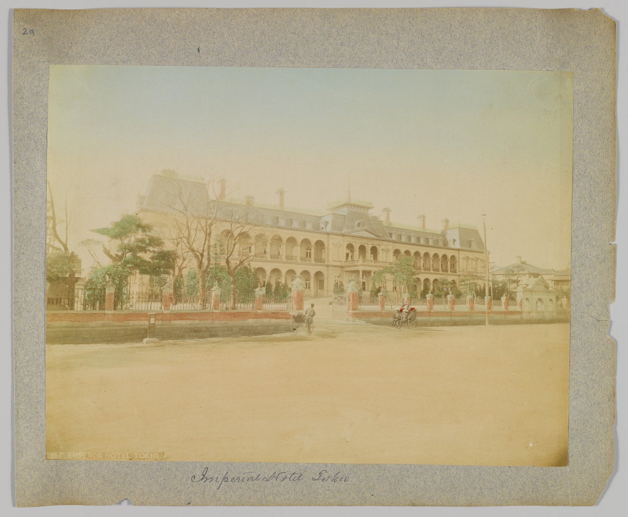 Hotel Imperiale, Tokyo, Giappone (foto b/n colorata a mano) da Japanese Photographer