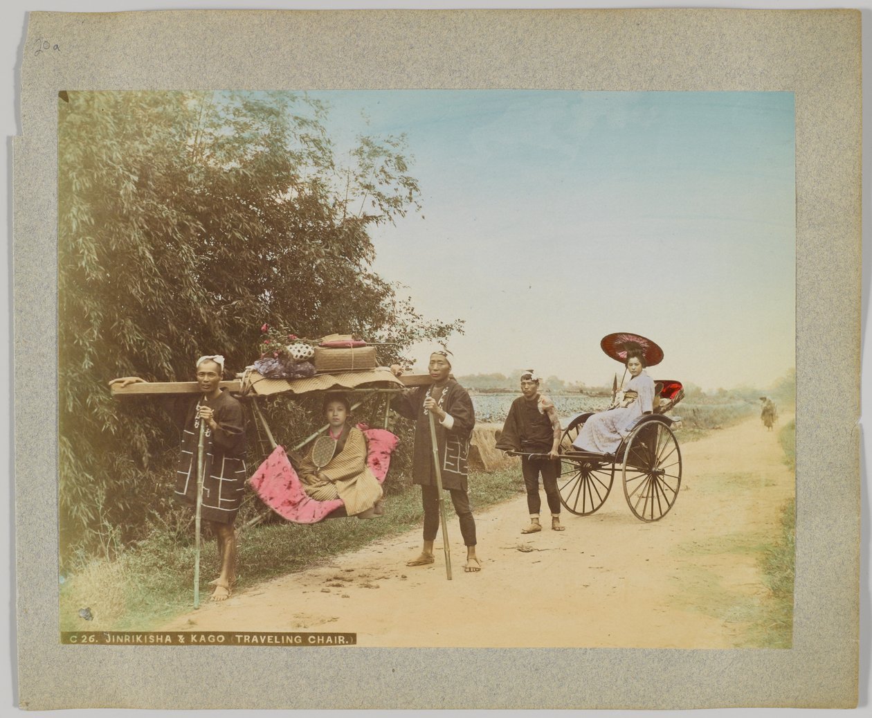 Jinrikisha e Kago, sedia da viaggio, Giappone da Japanese Photographer