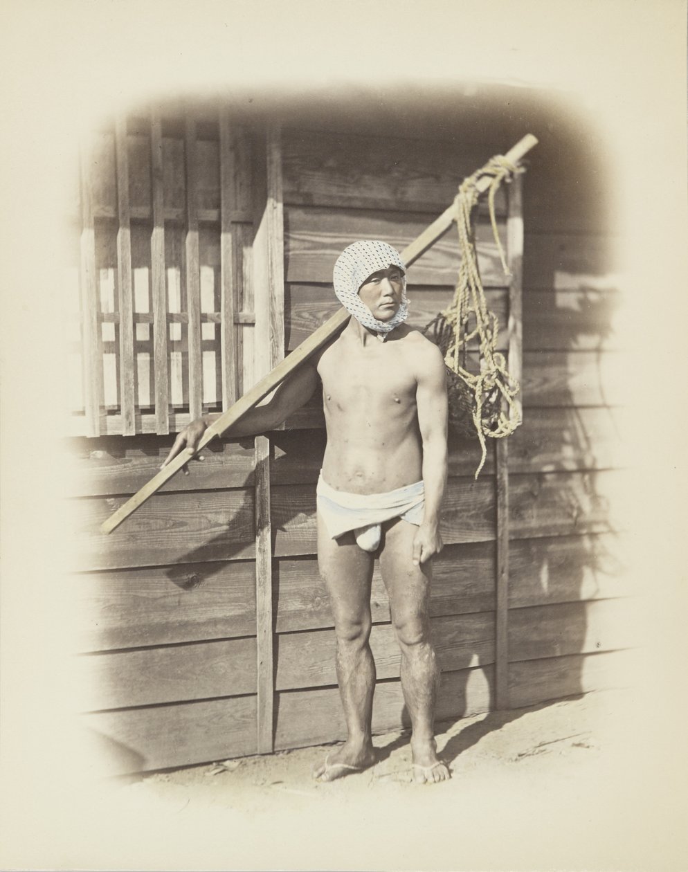 Uomo con cesto da pesca da Japanese Photographer
