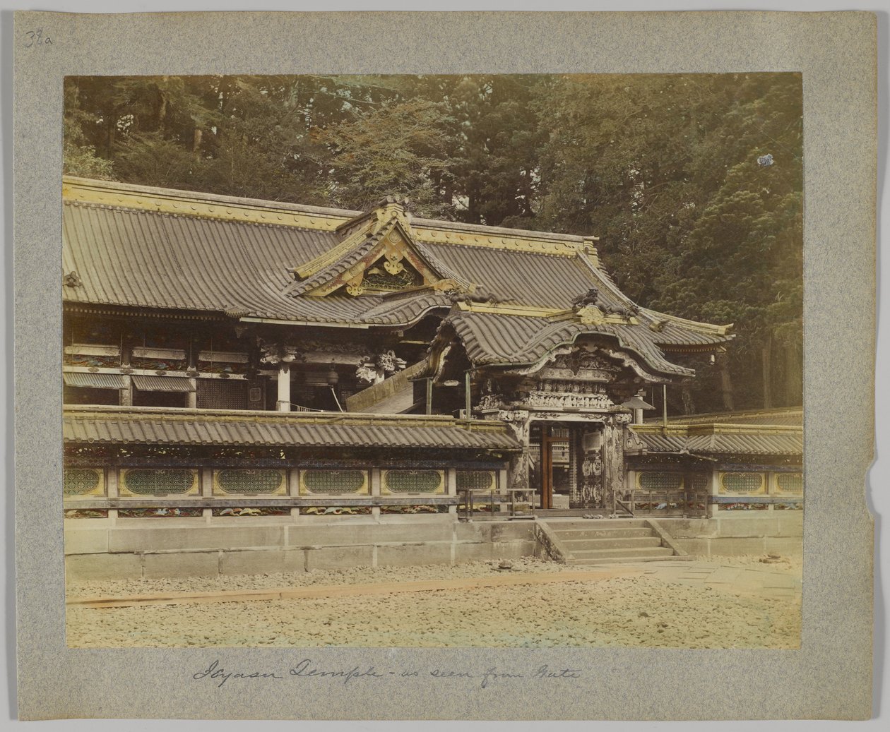 Tōshō-gū visto dal cancello, Nikko, Giappone da Japanese Photographer