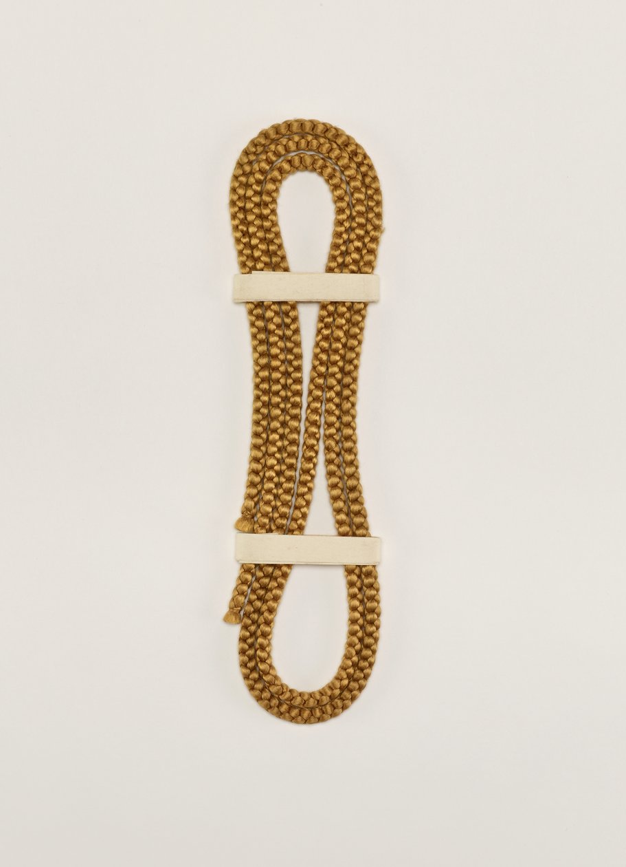 Corda per fissare il coperchio del barattolo per la conservazione delle foglie di tè (kuchio), fine XIX-inizio XX secolo (seta con colorante sintetico) da Japanese School