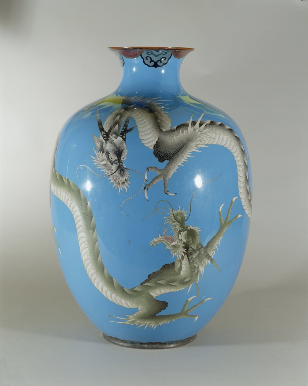 Vaso smaltato decorato con una coppia di draghi, Giapponese da Japanese School