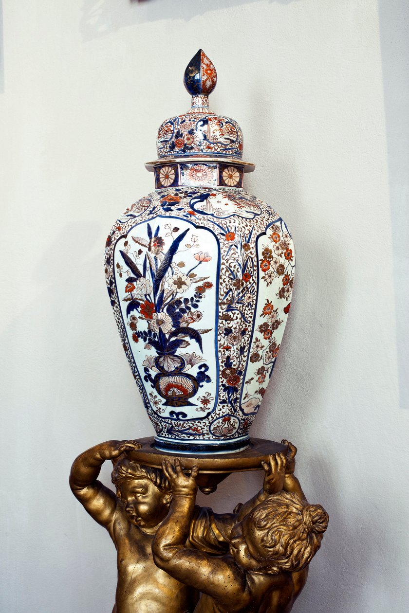 Grande vaso giapponese con coperchio del periodo Edo, era Genroku. 1688-1703. Appartamenti di Maria Brignole-Sale De Ferrari, Duchessa di Galliera (1811-1888), i mobili provengono dall