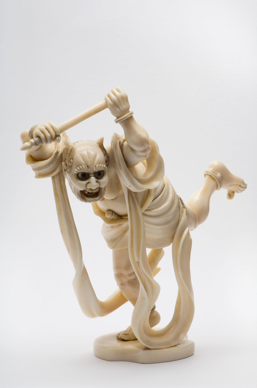 Okimono a forma di demone che tiene un bastone da Japanese School
