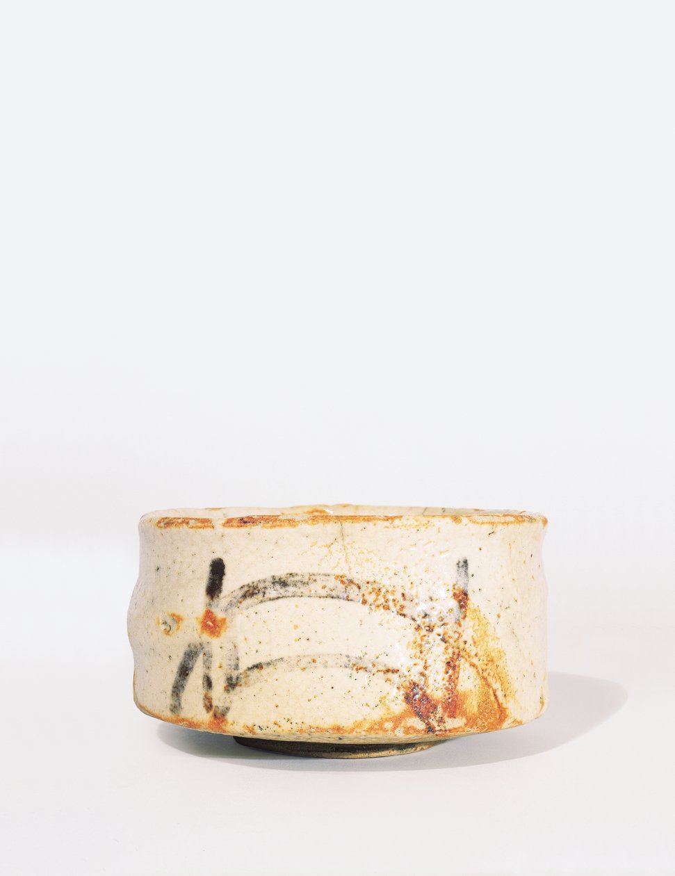 Ciotola da tè Shino Chawan con un basso piede, Periodo Momoyama da Japanese School