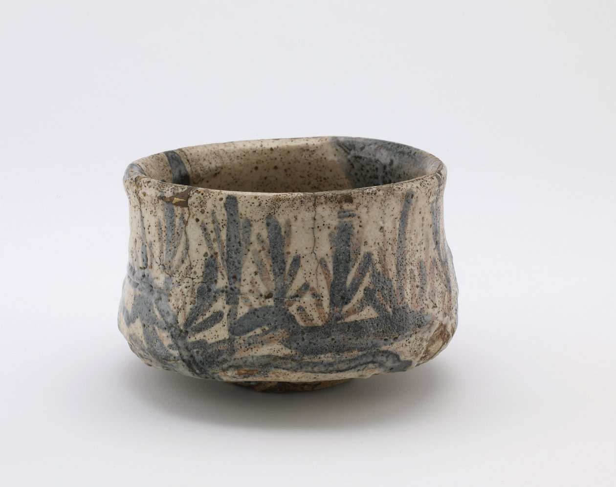 Ciotola da tè con disegno di cancello e pini, Kujiri, Tajimi, prefettura di Gifu, periodo Momoyama da Japanese School