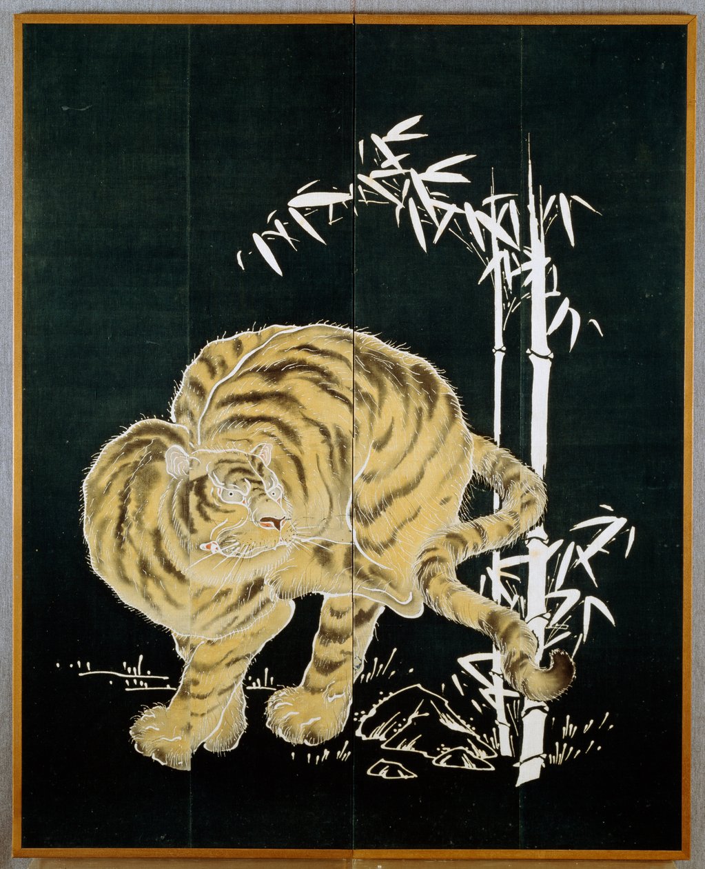 Tigre e bambù, motivo su paravento di cotone a due ante (byobu), amido di riso e indaco con pigmenti, civiltà giapponese, periodo Meiji-Taisho da Japanese School