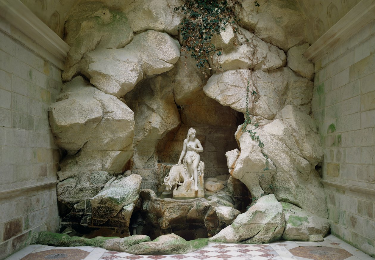 La Grotta della Laiterie de la Reine, costruita nel 1785 da Jean Thevenin