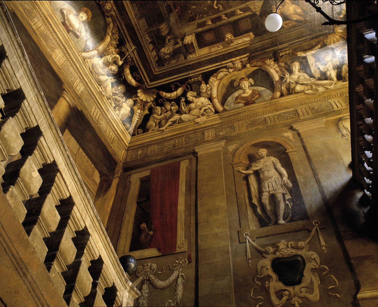 Architettura barocca: scala dipinta in trompe l