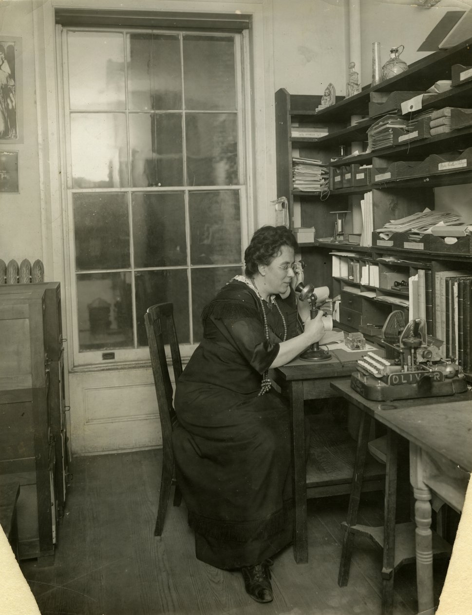 Beals nel suo studio, c.1912-18 da Jessie Tarbox Beals